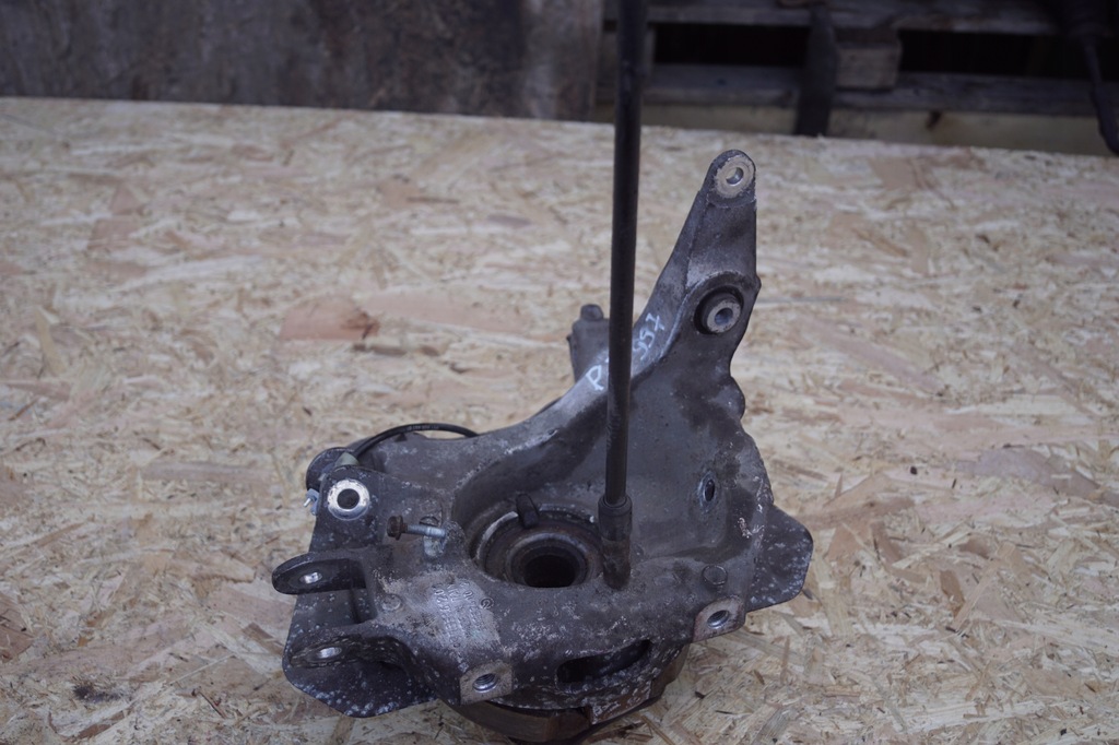 фото №7, Поворотный кулак правый задняя porsche 911 997 99733161207