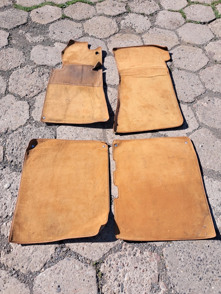 Купити Килимки mercedes 107 sl slc 1076840330 комплект