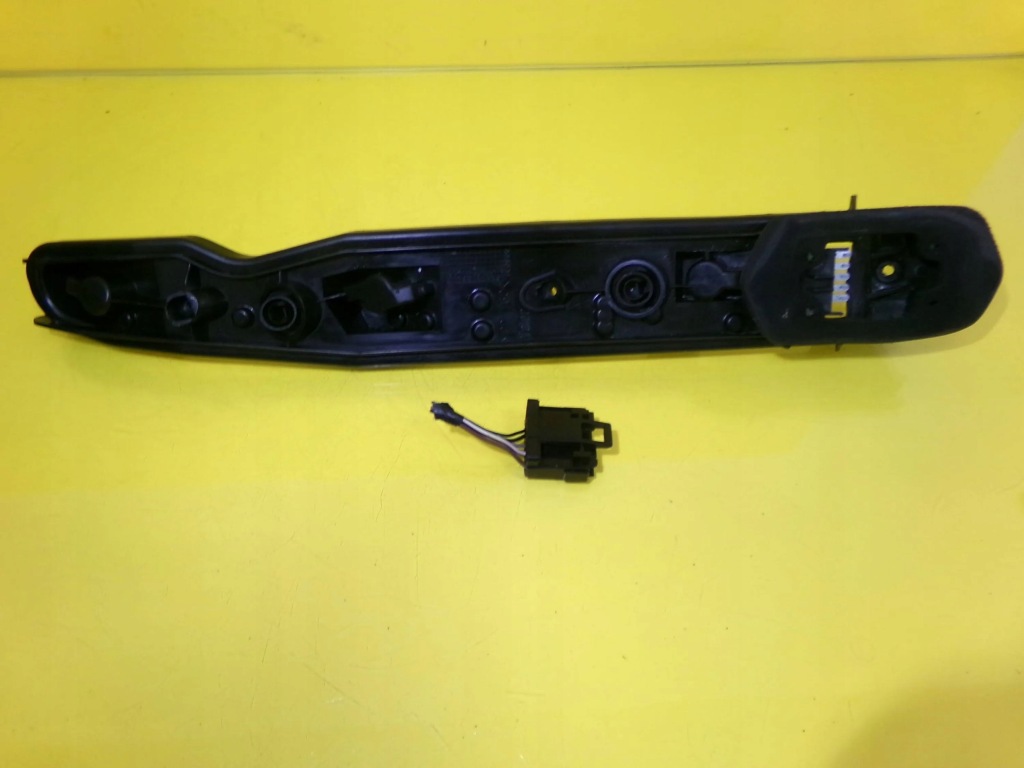 Вкладыш лампы правый задний  opel corsa c nr964 Недорого