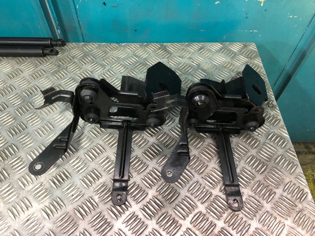 фото №1, Mercedes ml w164 кронштейн кронштейн кронштейн насоса abs