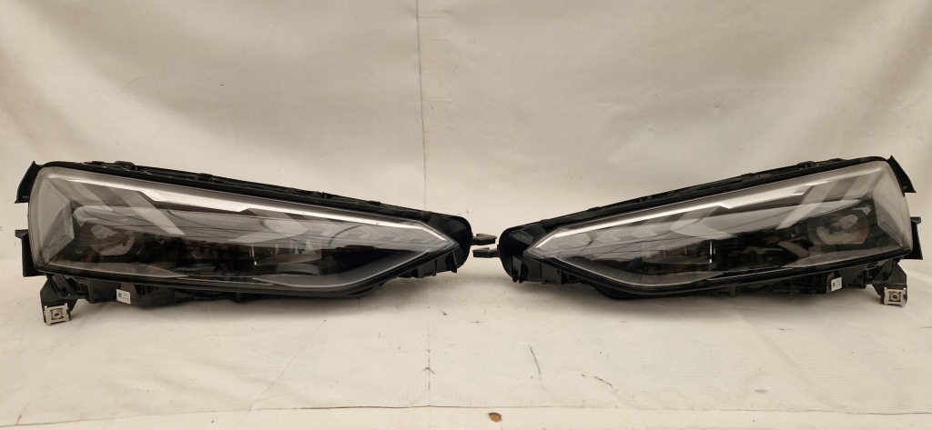 фото №1, Audi e-tron gt 4j3 full led matrix лампа передняя левая + правая