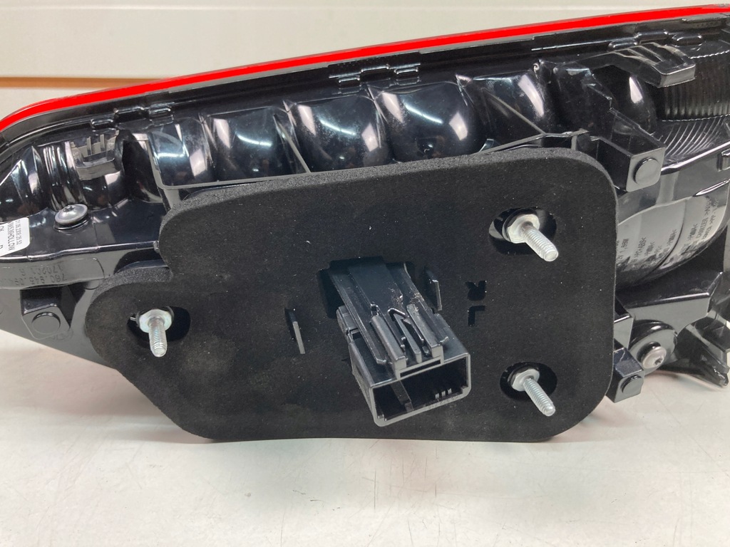 фото №12, Лампа правая задняя w крышка vw touareg iii 3 led