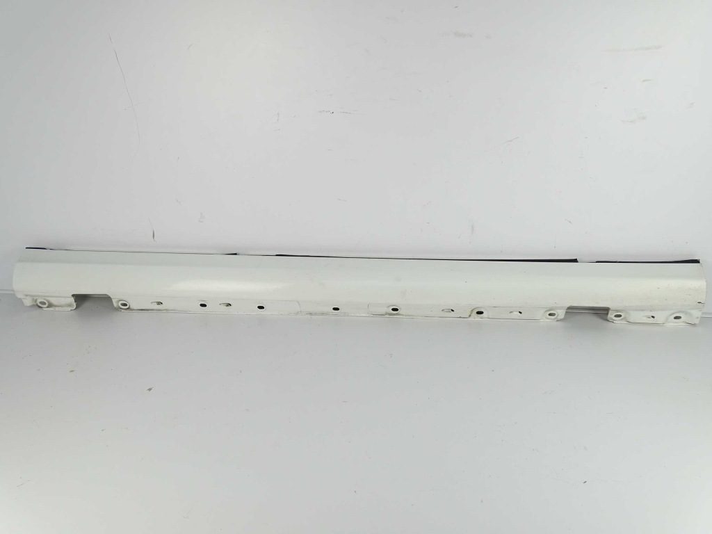 фото №1, Mercedes c w203 молдинг накладка порог правая