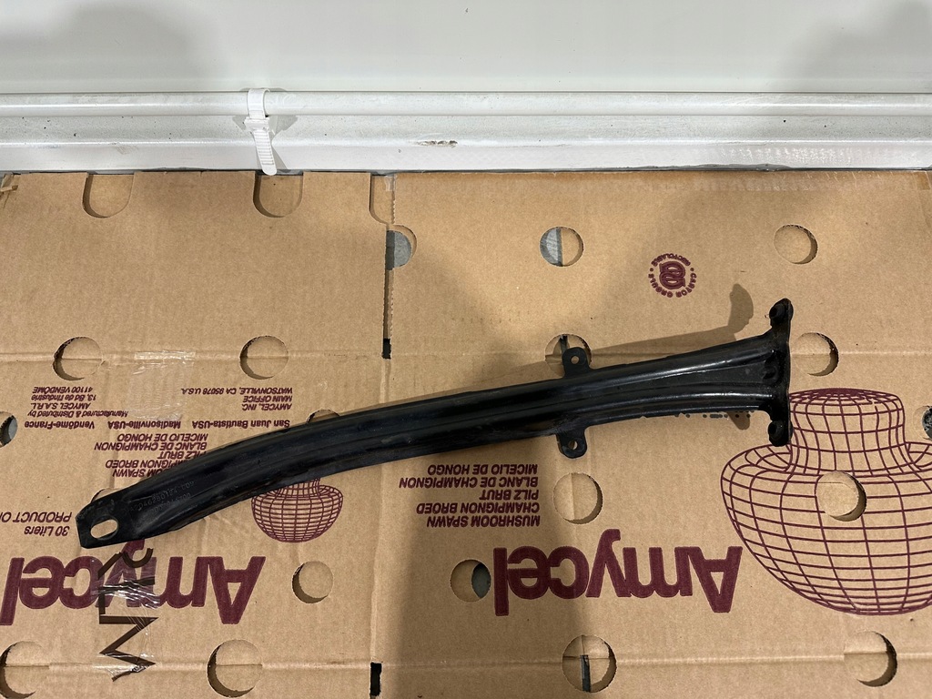 фото №1, Mercedes w204 кронштейн жабо a2046280124