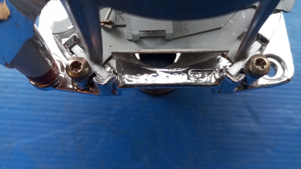 Лінза корпус відбивач лампи перед 1305300257 bmw 3 e46 ксенон Недорого