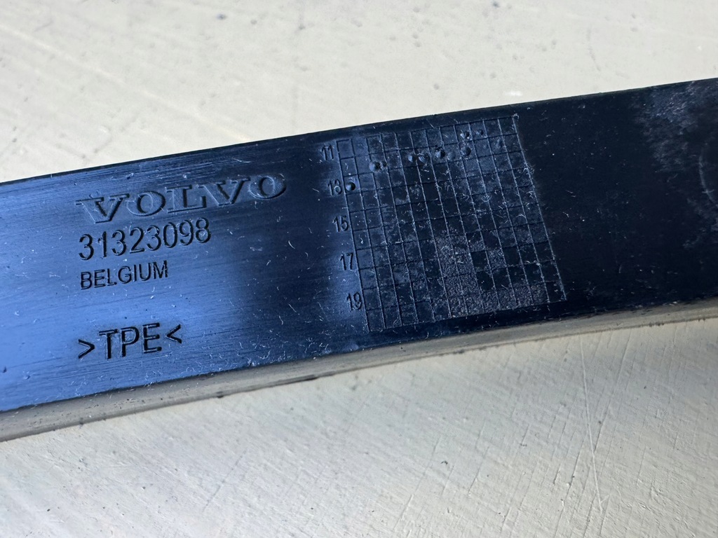 фото №15, Volvo v40 xc40 12-16r накладка-спойлер спойлер накладка бампера перед 31323098