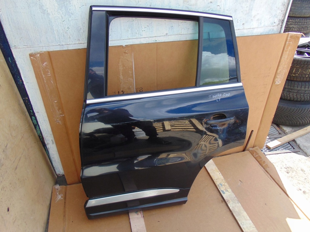 Двері лівий задня vw tiguan 1 r-line lc9x Доставка