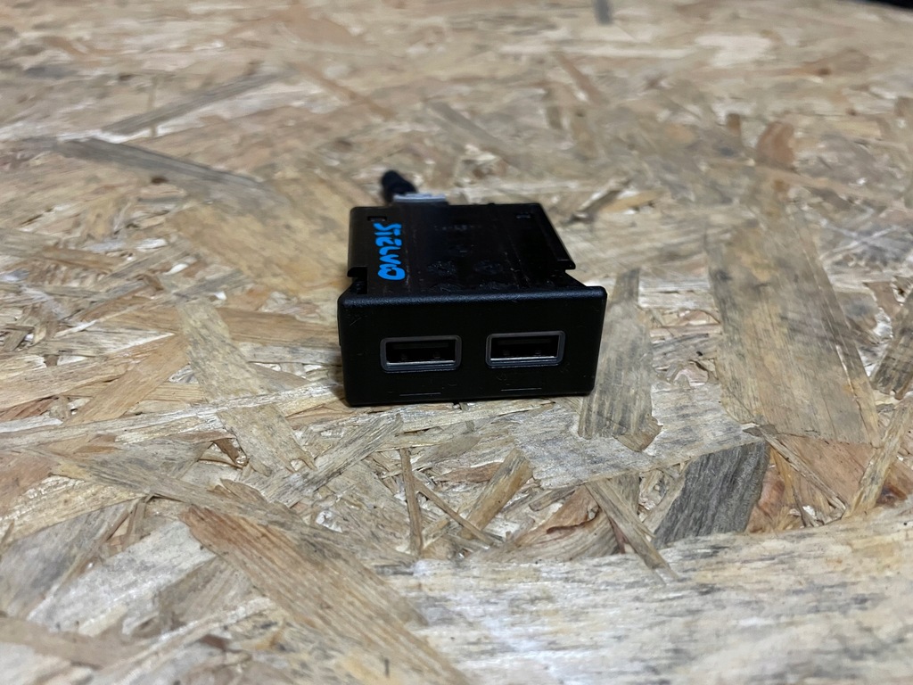 фото №1, Роз'єм роз'єм зарядний пристрій port usb alfa romeo stelvio 01561319450