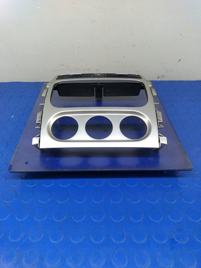 фото №1, Suzuki liana консоль средняя рамка радио 73821-59j2