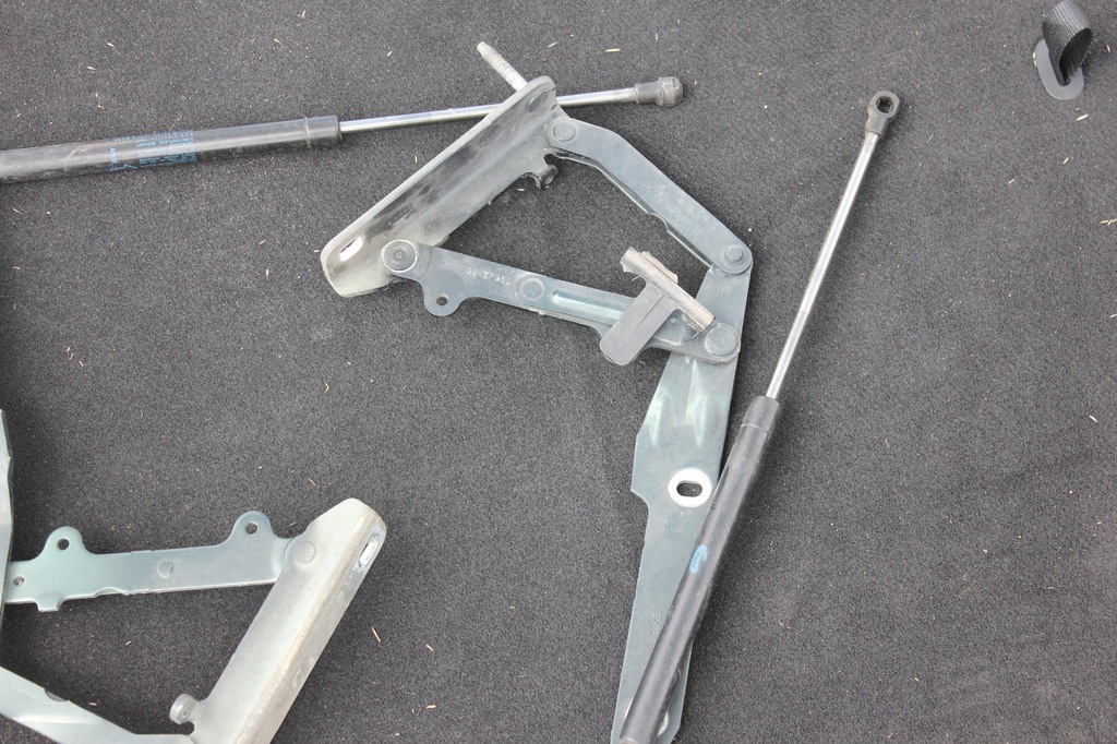 фото №3, Land rover discovery 4 кронштейн капот передний левый