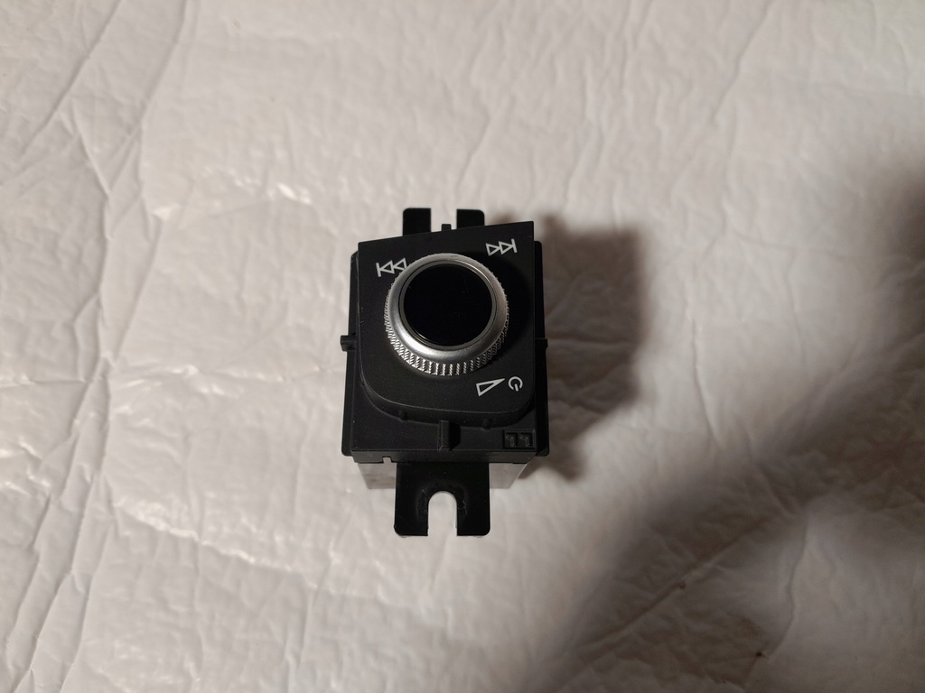 фото №1, Audi a4 b9 регулювання гучність радіо 8w1919616