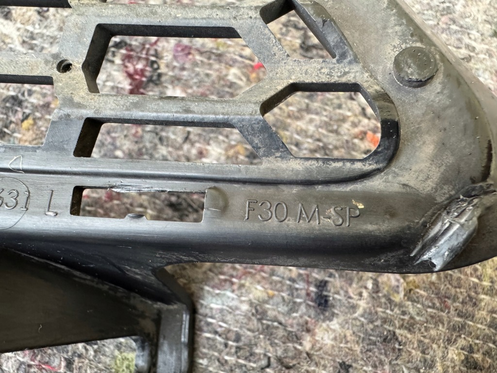 Bmw 3 f30 f31 m набір решітка бампера передня ліва перед ліве 8062631 Доставка