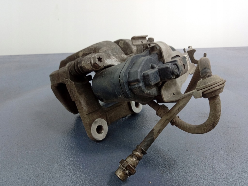 фото №5, Bmw 7 g11 g12 g30 супорт задня правий скоба 44/24