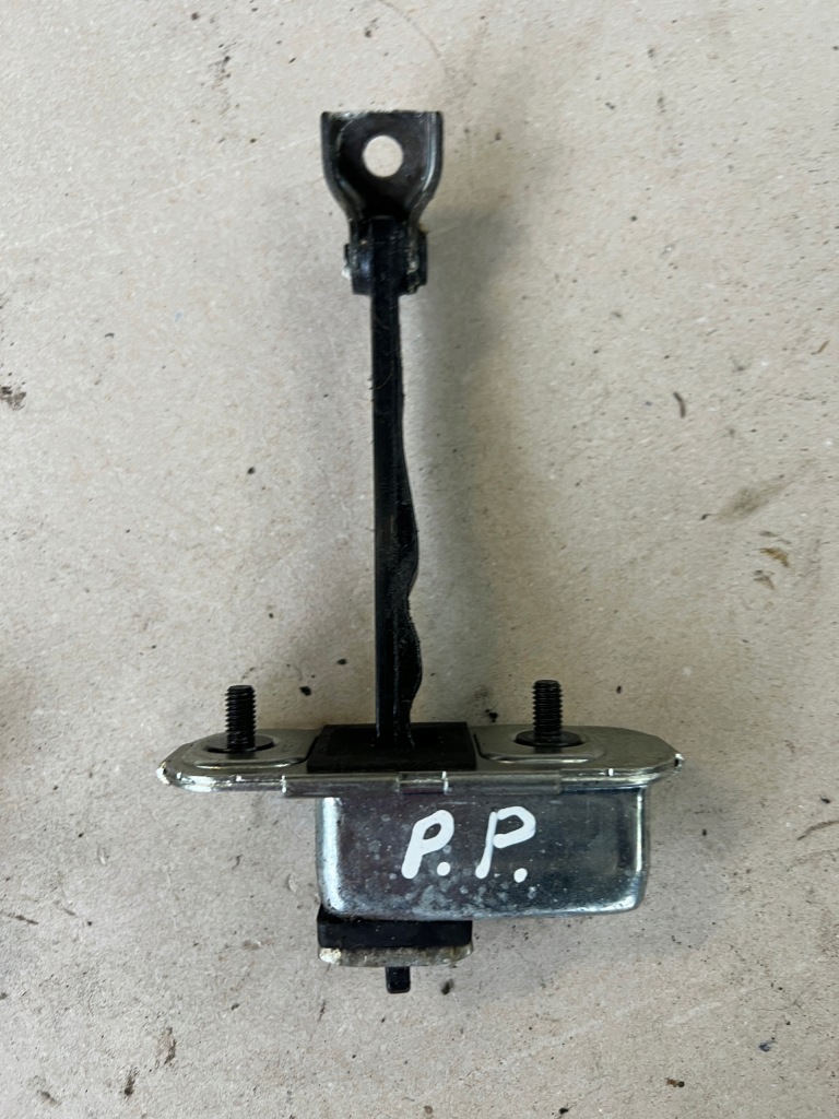 фото №1, Hyundai i20 ii 14- ограничитель дверь перед