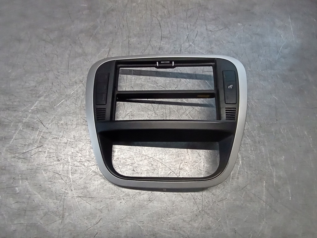 фото №1, Консоль средняя citroen c3 9653074277