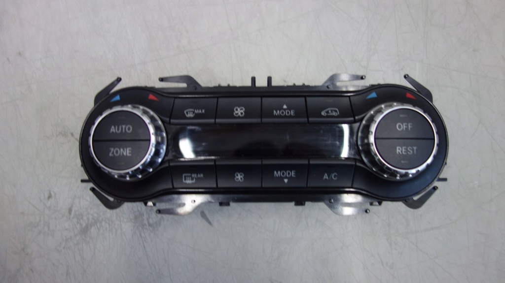 фото №1, Mercedes w246 панель кондиционера 2469001908