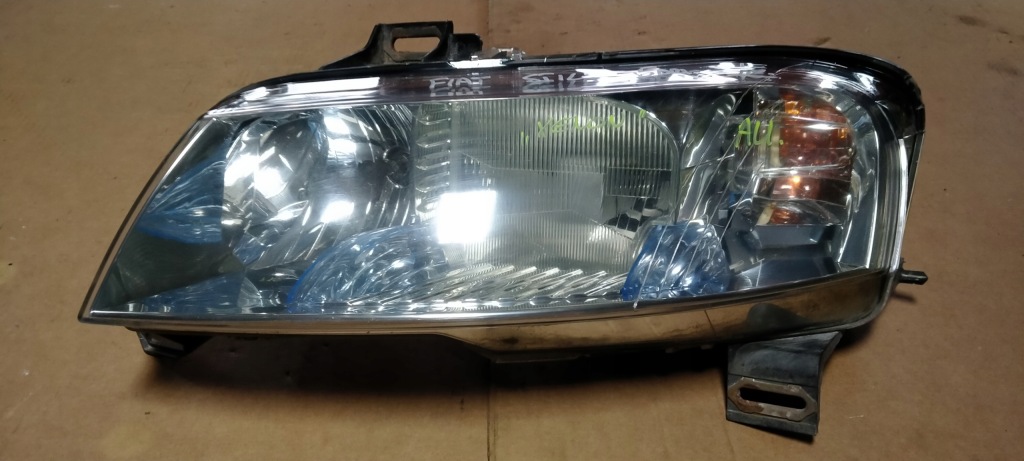 Купити Fiat stilo 5d 01-08 фара ксенон лівий перед