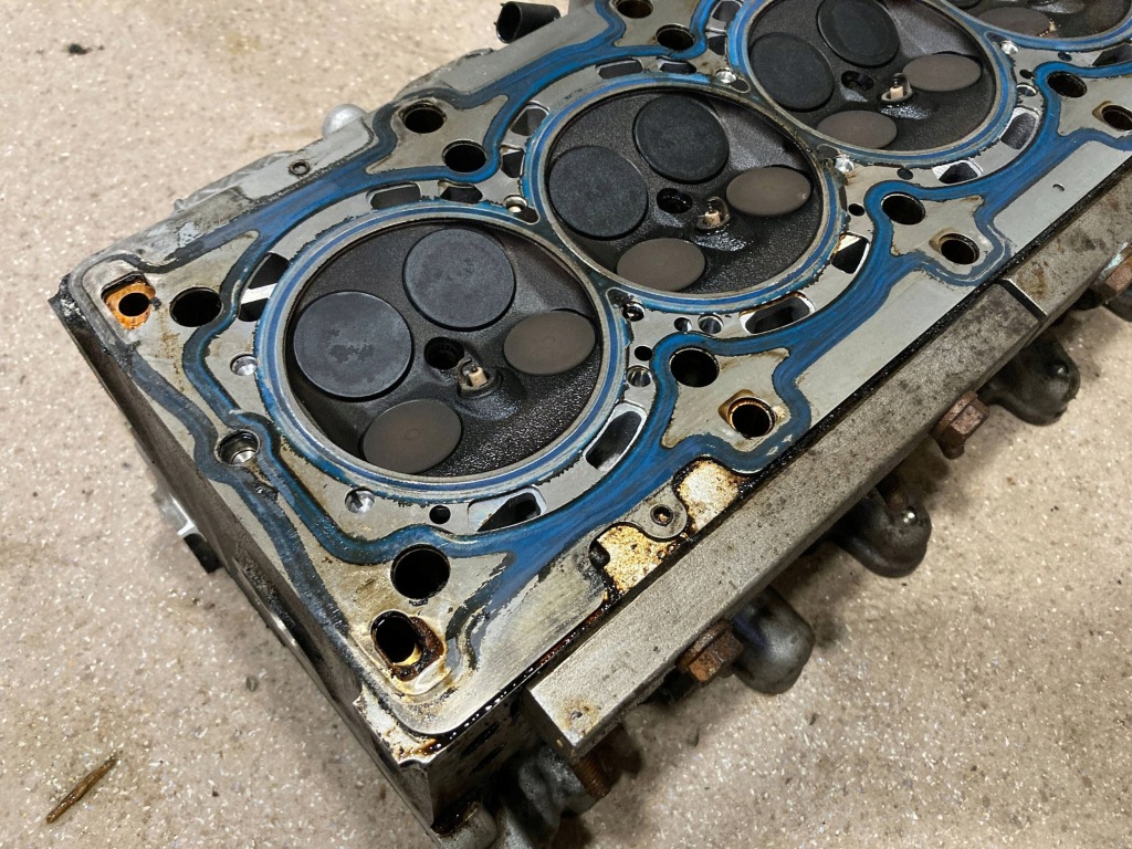 Головка двигуна mercedes-benz cla c117 x117 w117 r1330160900 Ціна