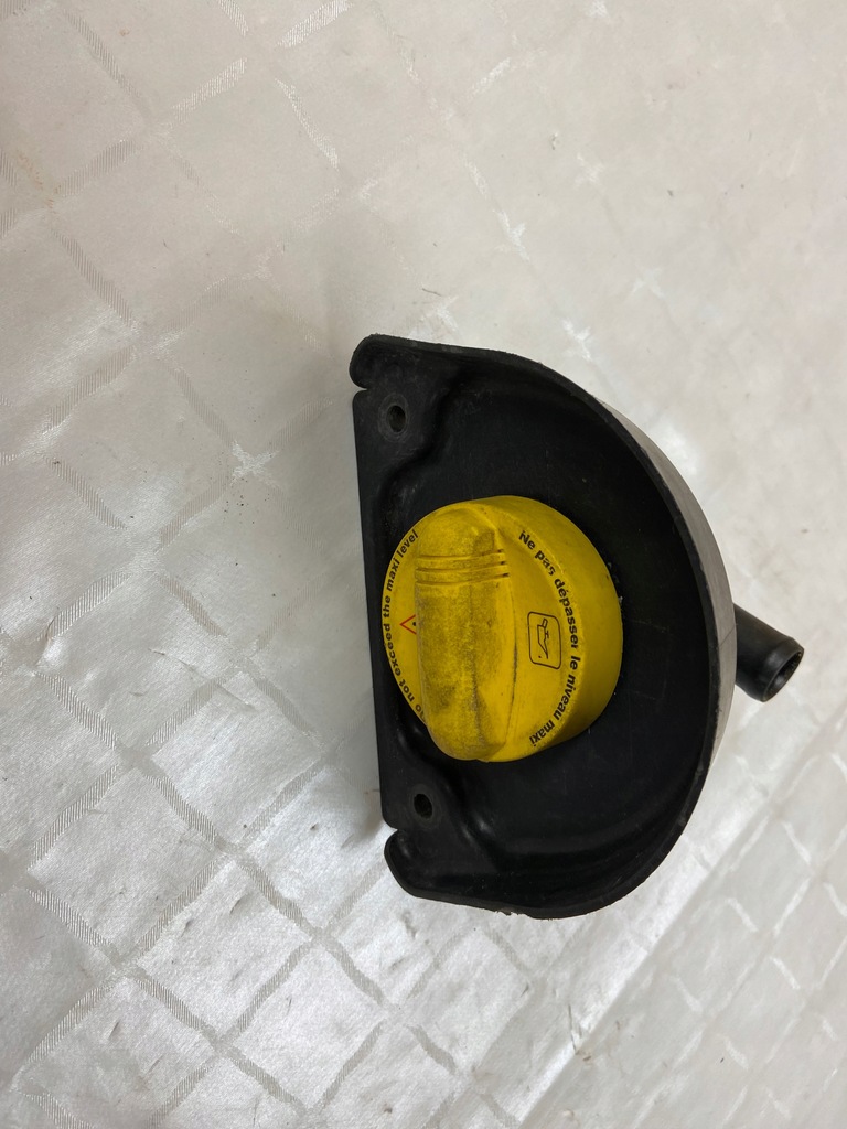 фото №1, Заливная горловина крышка масла master iii 3 iv 4 8200795333