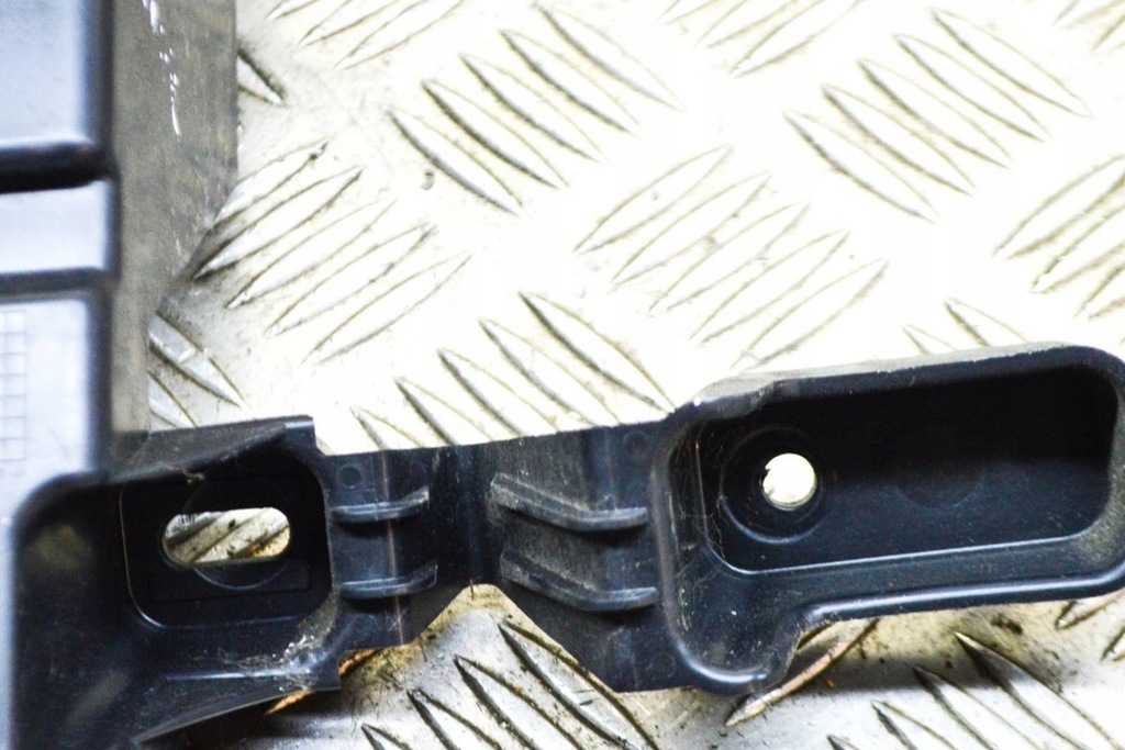 фото №5, Jaguar i-pace x590 задній правий кронштейн бампера j9d3-17b932-ae 294kw 2019