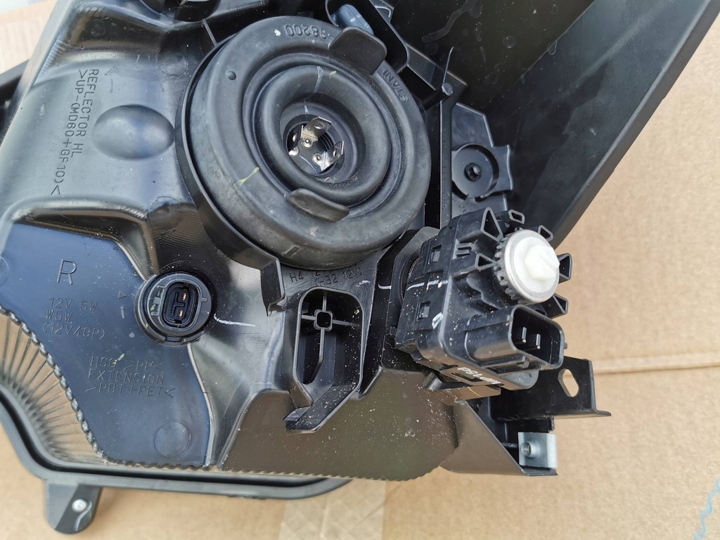 фото №10, Mitsubishi space star ii iii lift 20- лампа передняя правая b.ładna europa