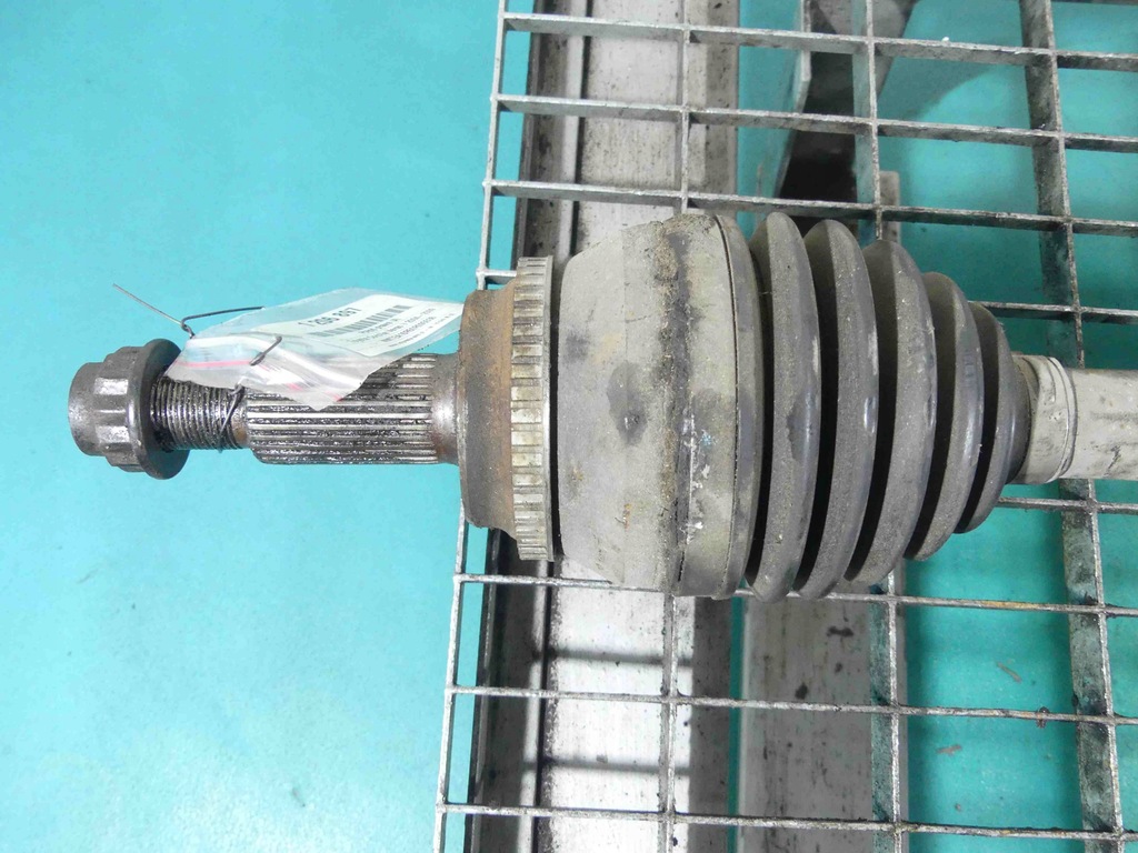 фото №2, Приводной вал правая toyota corolla verso ii 2.2 d4d