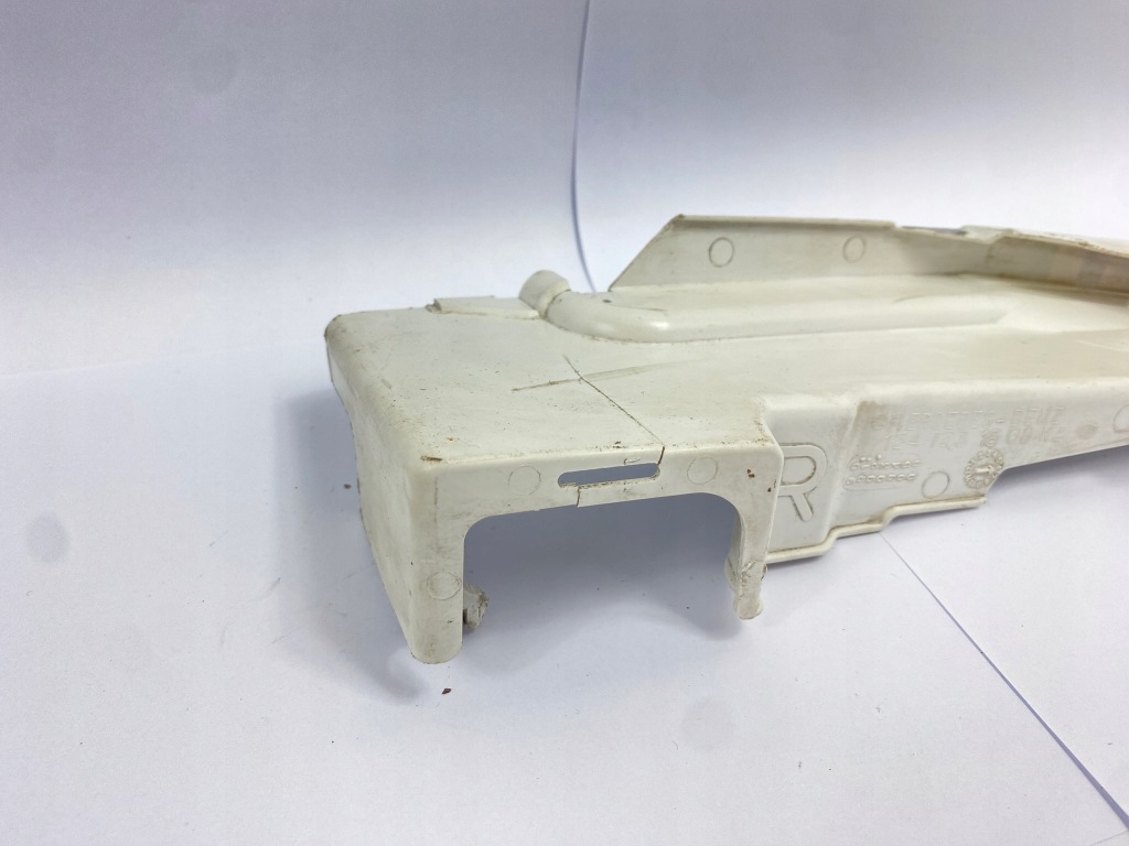 Накладка замка дверь правая  mercedes w124 1247231808 в Украине