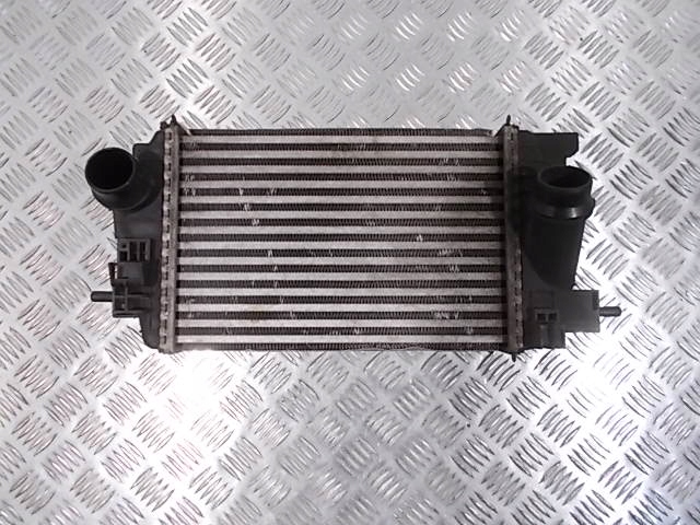 Радіатор інтеркулер opel meriva b corsa d 06-17 13283251 оригінал Недорого