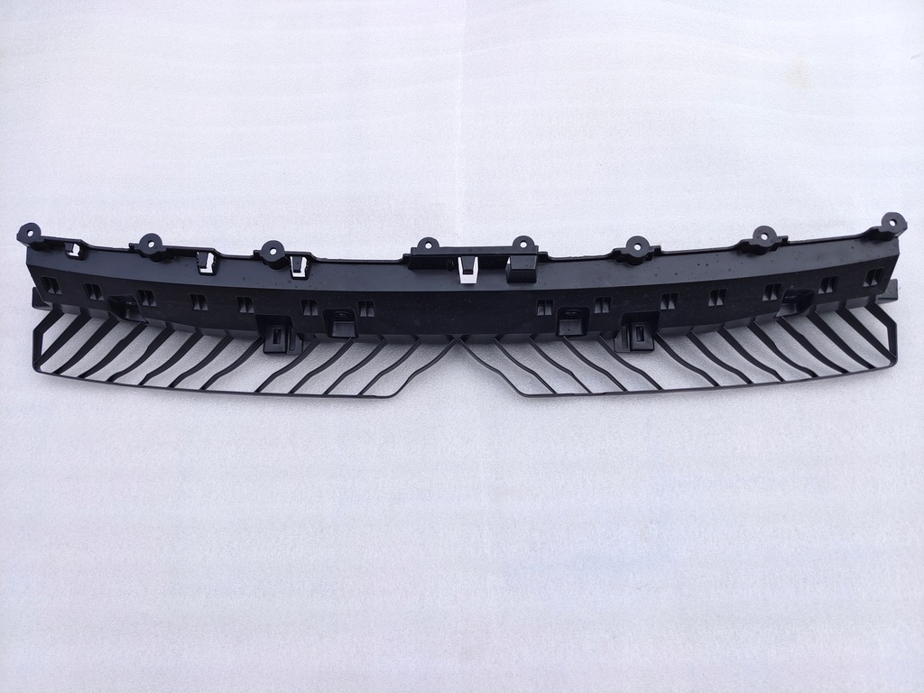 фото №1, Vw t-roc направляющая бампера задняя 2ga807863a