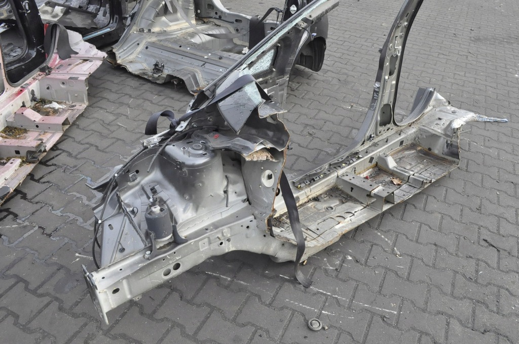 фото №4, Ford fiesta mk8 блок двигателя порог правый полный четверть