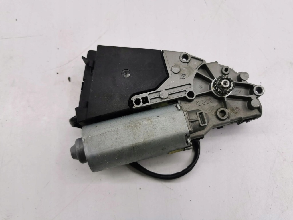 фото №1, Porsche cayenne 9pa 2005 моторчик люк