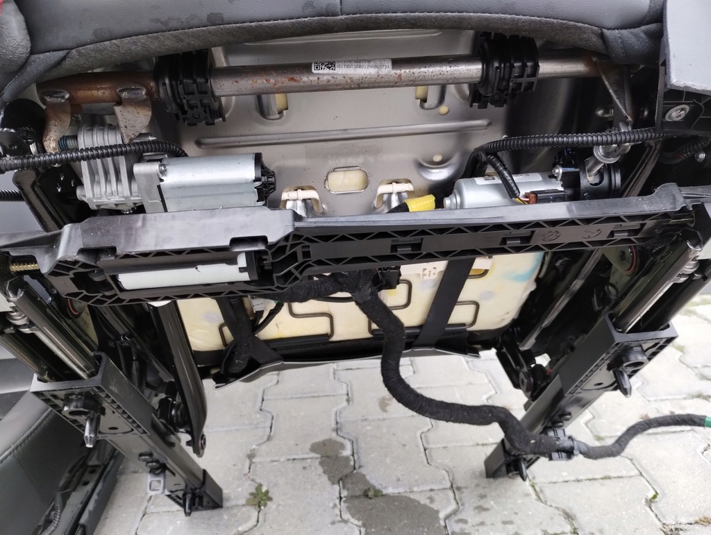 фото №7, Сиденья заднее сиденье tesla 3