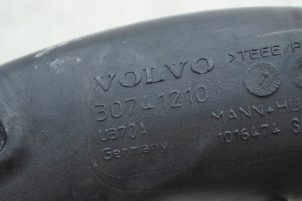 фото №6, Шланг труба воздухозаборник воздуха volvo c70 ii s40 c30 v50 30741210
