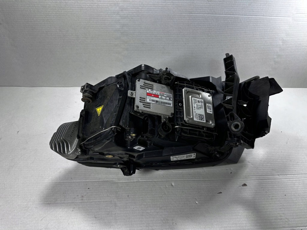 Q5 sq5 8r рестайлинг  фара правый  левая ксенон led некорректируемый 8r0941006c 8r0941005c Оригинал