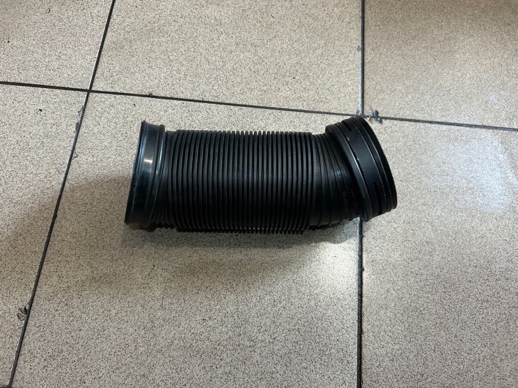 Купити Шланг труба витратомір повітря audi a6 c5 2.7 bt bi turbo