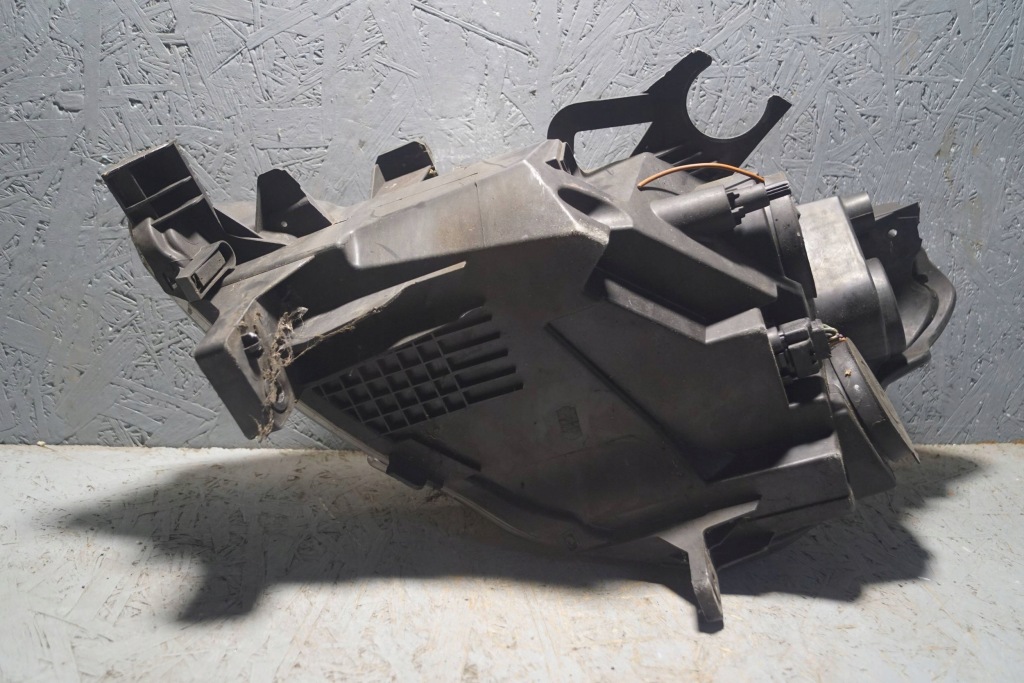 Peugeot partner 3 фара праві перед s1699 в Україні