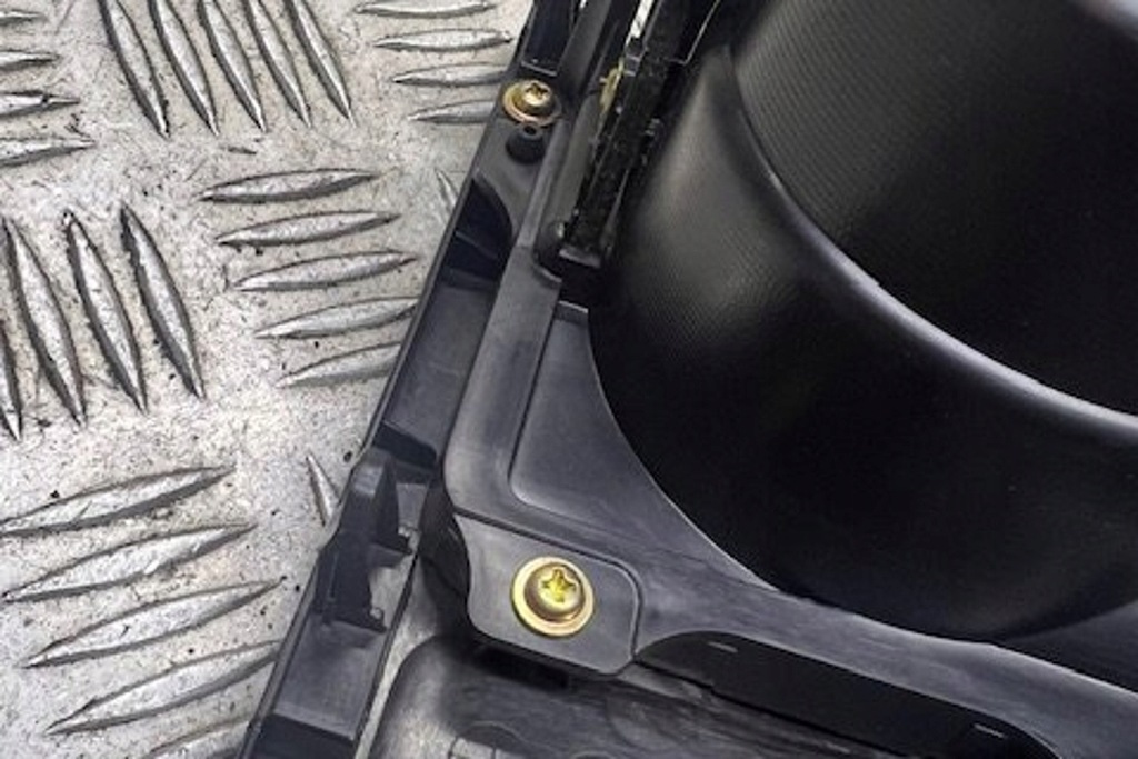 фото №7, Кронштейн na кружки mazda 3 bk bp4k64361 1.6l дизель 80kw 2006