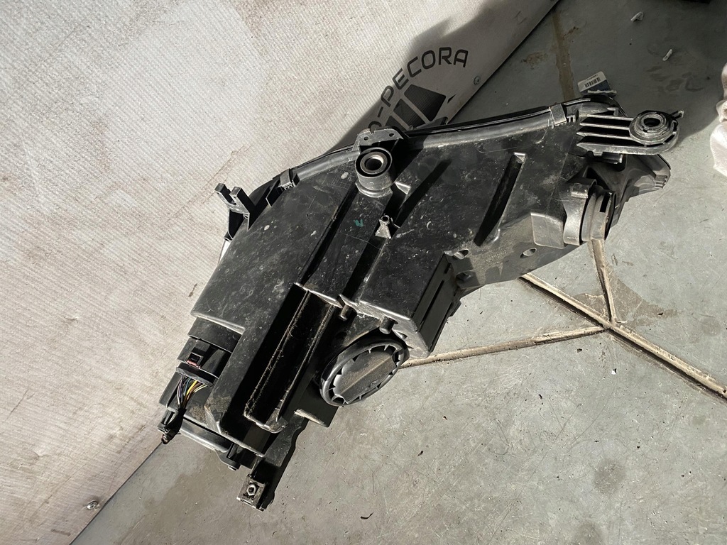 фото №8, Audi a4 b9 лампа права перед ксенон комплектна 8w0941006