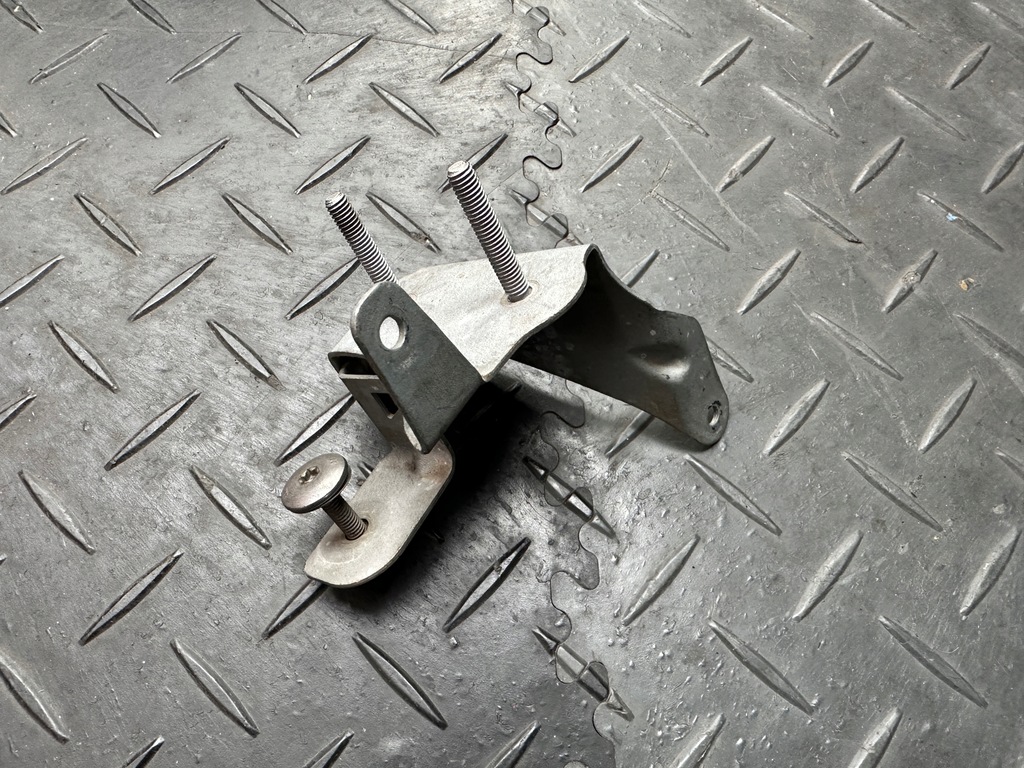 фото №1, Bmw 5 e60 6 e63 кронштейн бачок підсилювача