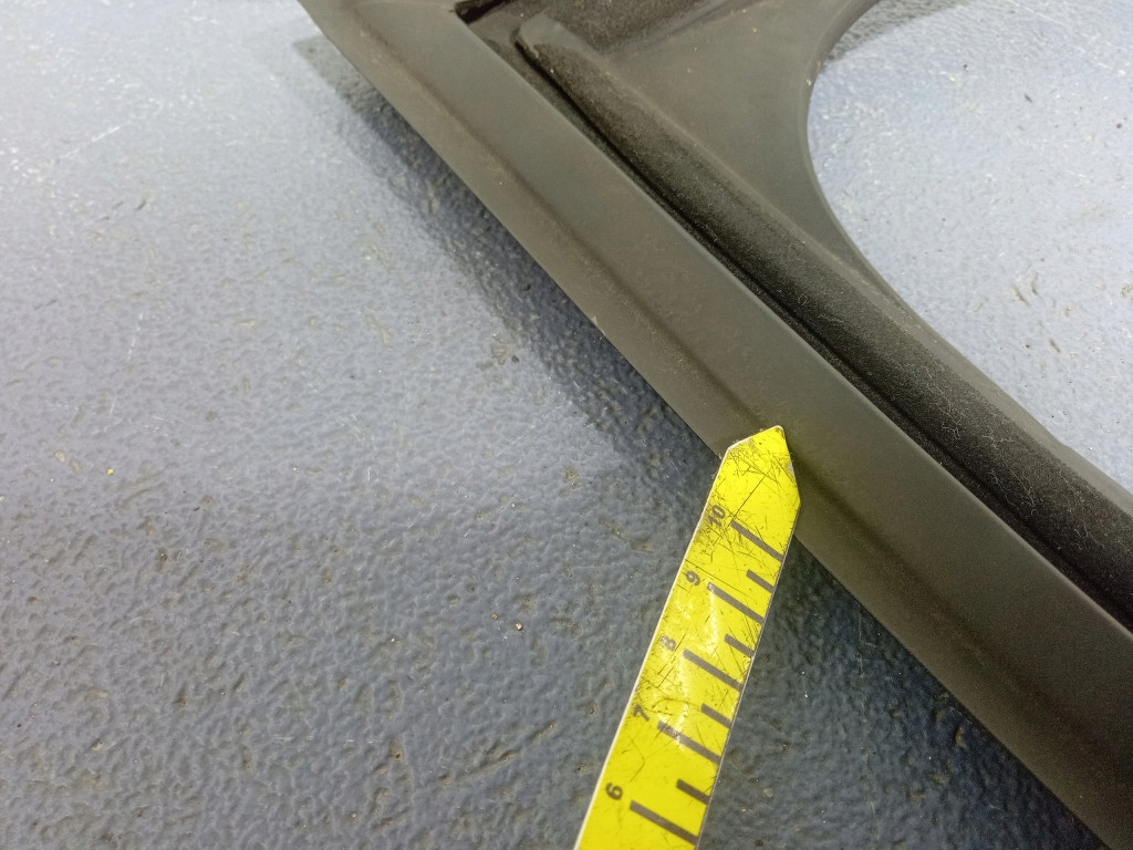 фото №8, Vw jetta vi 5c6 прокладка дверь левая направляющая стекло 5c6837431