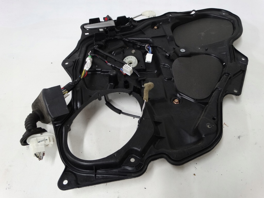 Пластик дверь правый  задняя mazda 3 bp4k-7297x Цена