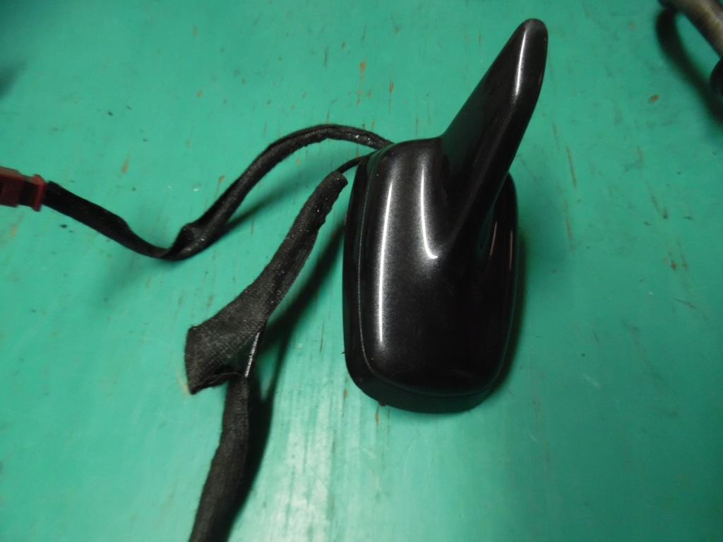 фото №1, Audi a8 d3 антенна кровельная lz7r 4e0035503r