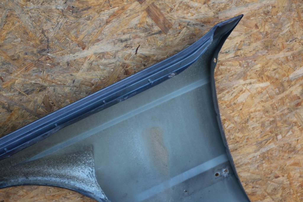 Купить Крыло  правый  bmw 7 e32 дорестайлинг  zdrowy оригинальный без поворотник