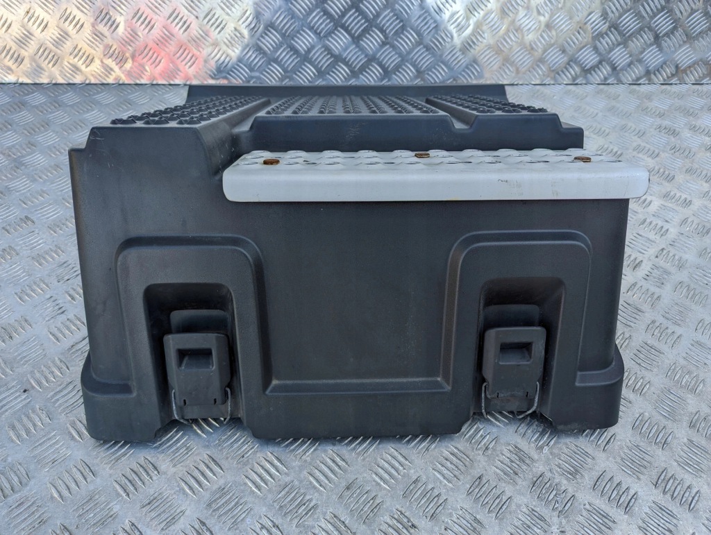 Купить Крышка подножка на аккумуляторы scania ntg