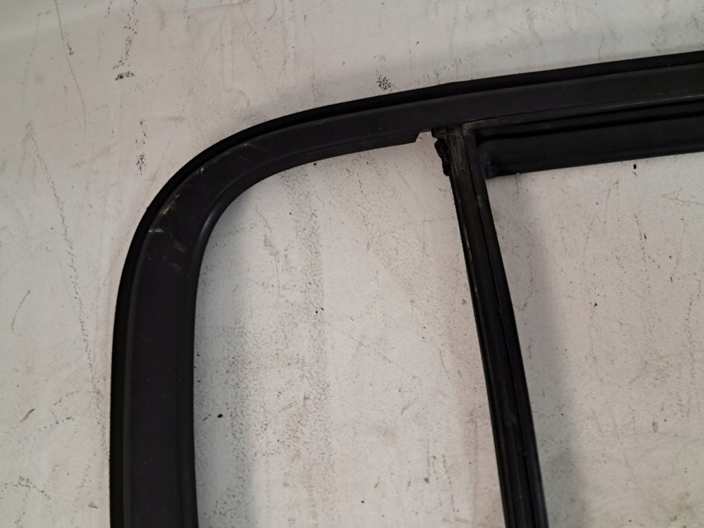 Peugeot 308 2 t9 hb молдинг уплотнитель прокладка стекло дверь правый задний с Разборки