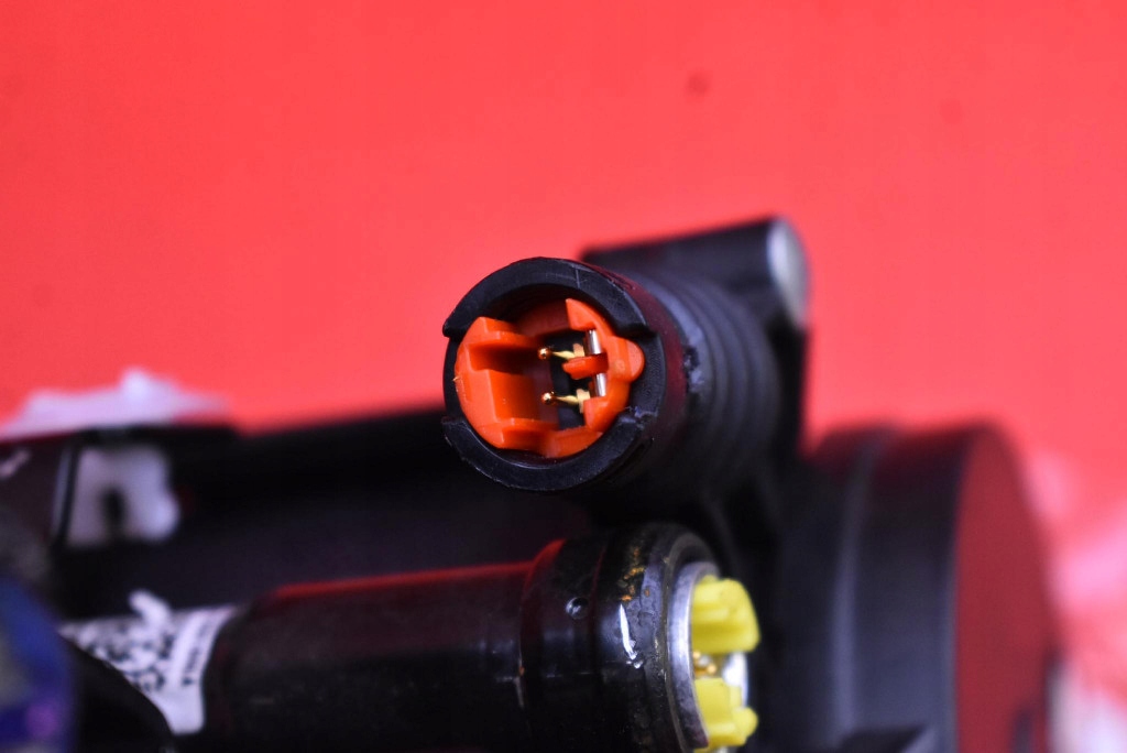 Ремень безопасности левый  перед натяжитель 640512700b nissan leaf 2 ze1 17-21 Оригинал