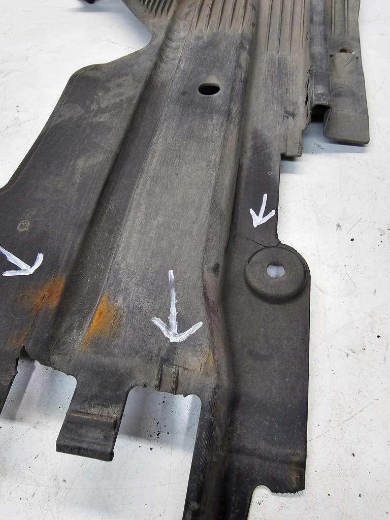 Накладка подвеска задняя audi a4 b8 8k0825216f Киев