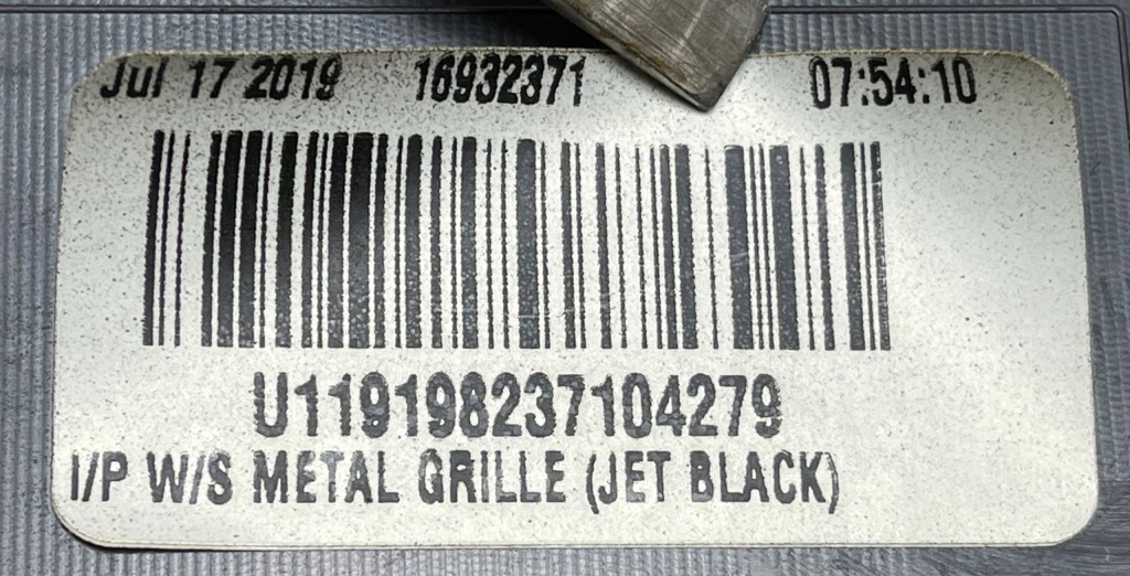 Gmc yukon xl denali iv 2015 - заглушка накладка молдинг панели 22883585 Доставка