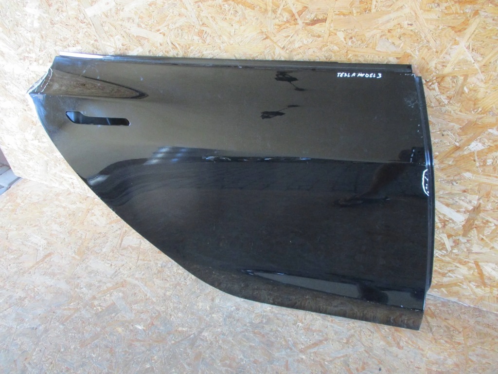 Дверь задняя правое  tesla model 3 Доставка