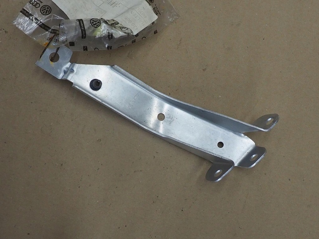 фото №12, Кронштейн направляющая лампы audi r8 420 420805324a